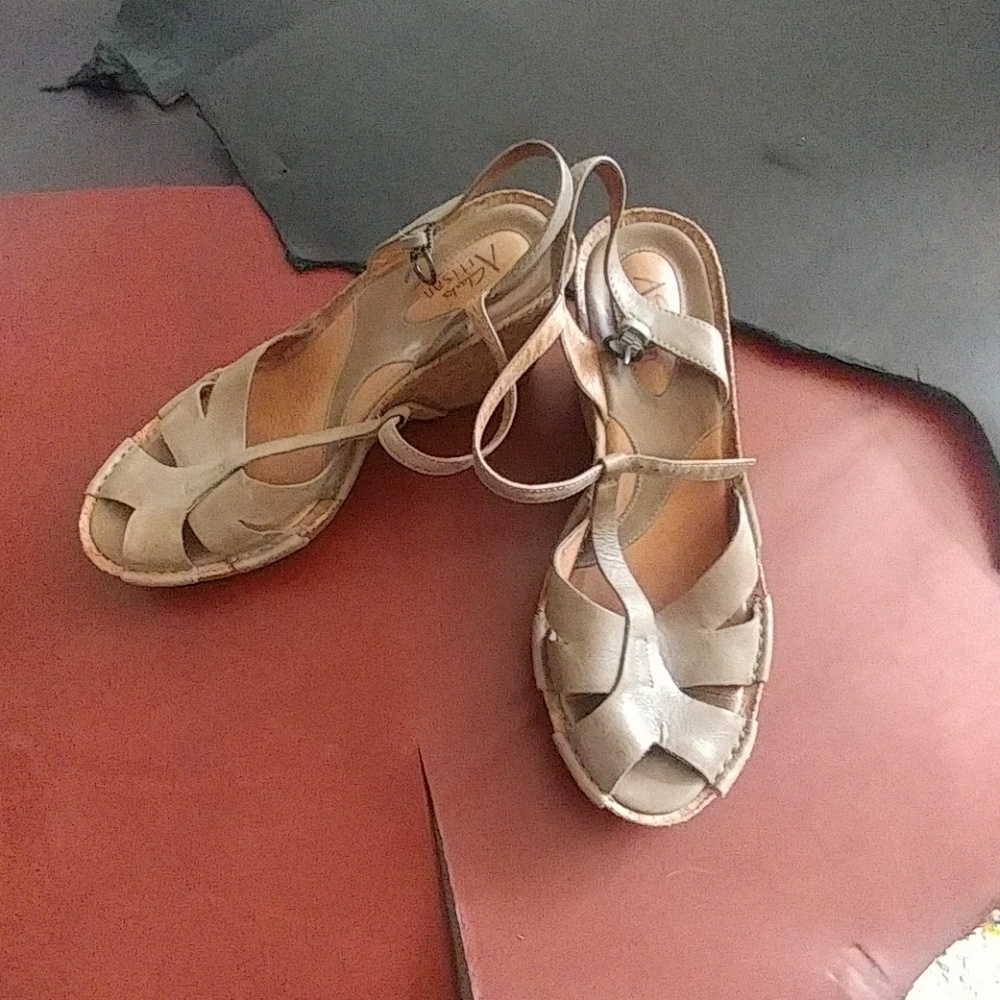Comfortable olive colored leather wedges